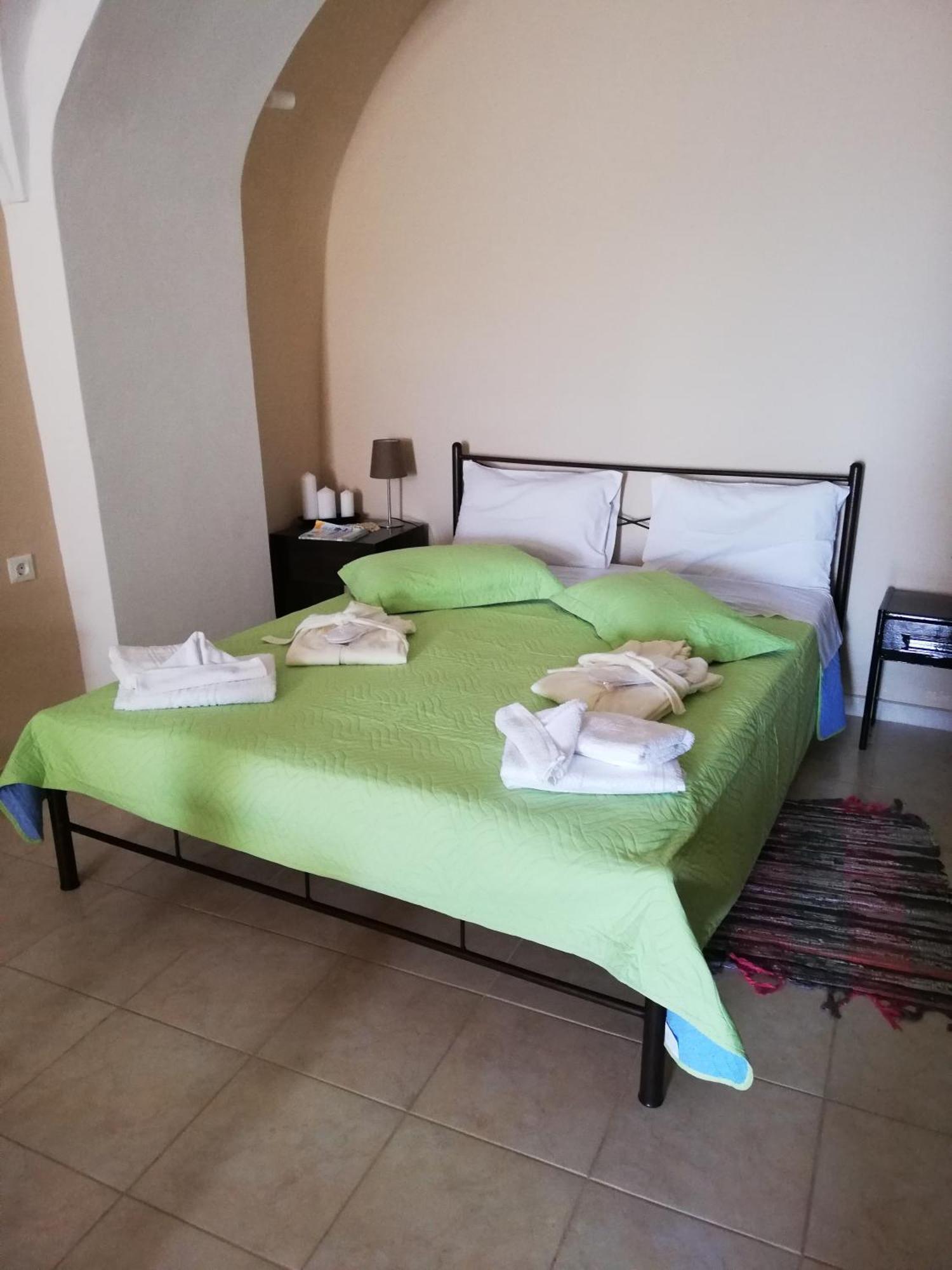 Appartement Mantilaria à Fira  Extérieur photo